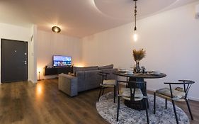 Apartment Near Iulius Mall With Balcony & Private Parking